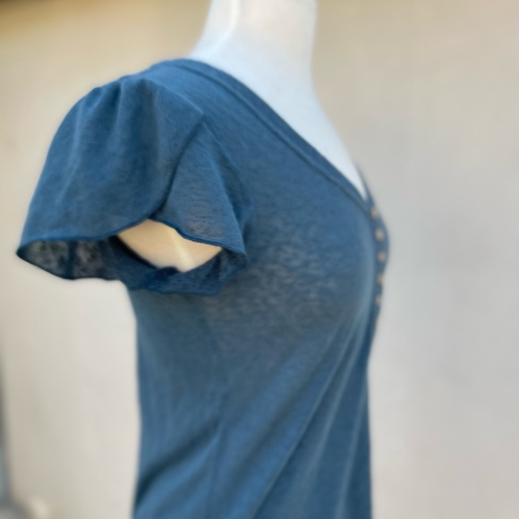 XS blueish grayish shirt with little buttons - Picture 9 of 11